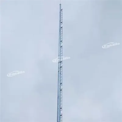 Телекоммуникационный столб с лестницей